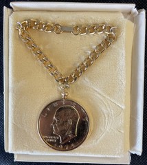 Vintage 1974 Eisenhower Dollar Coin Pendant Gold Tone Chain Bracelet(SC1025-151)