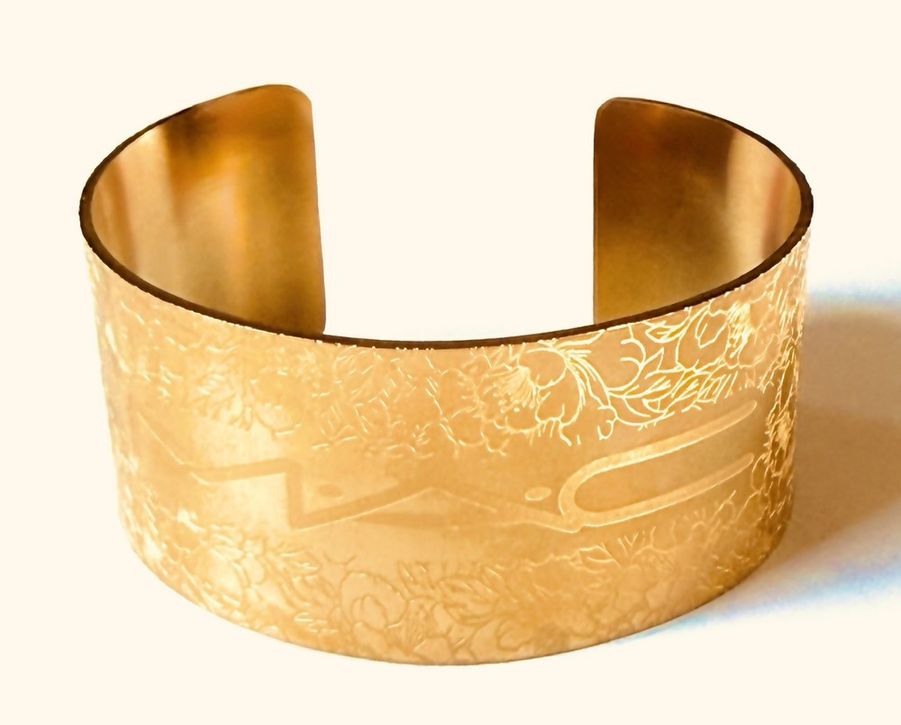 RARE Vintage M·A·C Cosmetics Employee Gift – Floral Etched Logo Cuff Bracelet