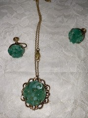 VINTAGE FAUX CARVED JADE NECKLACE & EARRINGS
