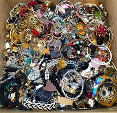 3 Pounds Unsorted Huge Lot VTG Jewelry Vintage Now Junk & Wear Resell Tangled In