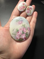 VTG LARGE HAND PAINTED OVAL PORCELAIN PINK ROSE FLOWER FLORAL BROOCH And CLIP ON