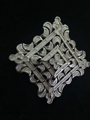 1968 CROWN TRIFARI SIGNED SILVER TONE TEXTURED L’ORIENT MEDALLION BROOCH Pin