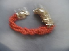 VINTAGE COSTUME BRACELET FAUX CORAL W, GOLDTONE BAR TOP CLASP