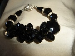 NICOLE UN SIGNED BLACK CRYSTAL BEADS W RHINESTONE CLASP 7 “L BRACELET #23/5A