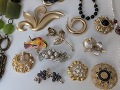 Vintage To Now Mixed Jewelry Lot 17 Pieces Most Signed Resell Wear
