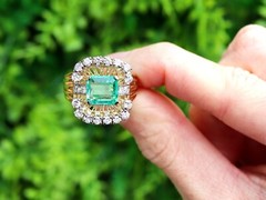 2.68Ct Colombian Emerald and 0.80Ct Diamond, 18k Yellow Gold Cocktail Ring
