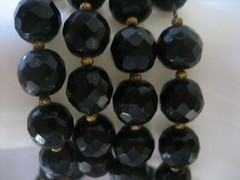 VINTAGE SIGNED MARVELLA BLACK FACETED BEAD WITH FANCY GOLD TONE CLASP NECKLACE