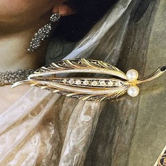 Vintage Damascene Leaf Brooch – Faux Pearls – Rhinestones – Gold Tone – 2.25”
