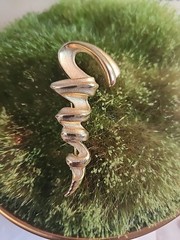 Signed Tona Modernist Goldtone Zig Zag Brooch Pin 3 Inches