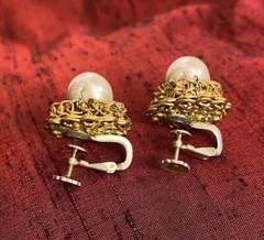 MIRIAM HASKELL Signed Vintage Golden Chains Adj Screwback Baroque Pearl Earrings