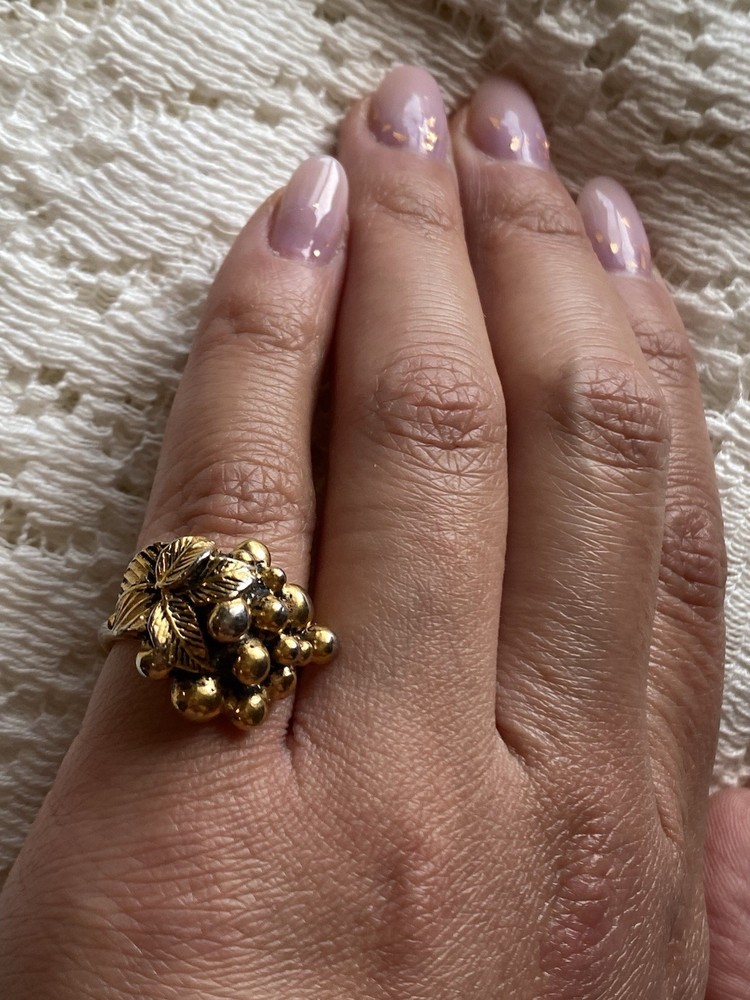 VTG C. ‘73 SARAH COVENTRY GRAPE BUNCH “GARDEN PARTY” RING Adjustable Sz 5.5