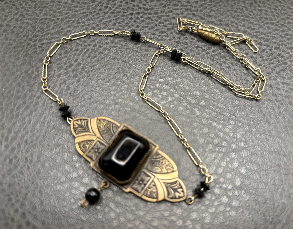 Vintage Art Deco Gold Tone Black Glass Pendant Necklace Chain 20”