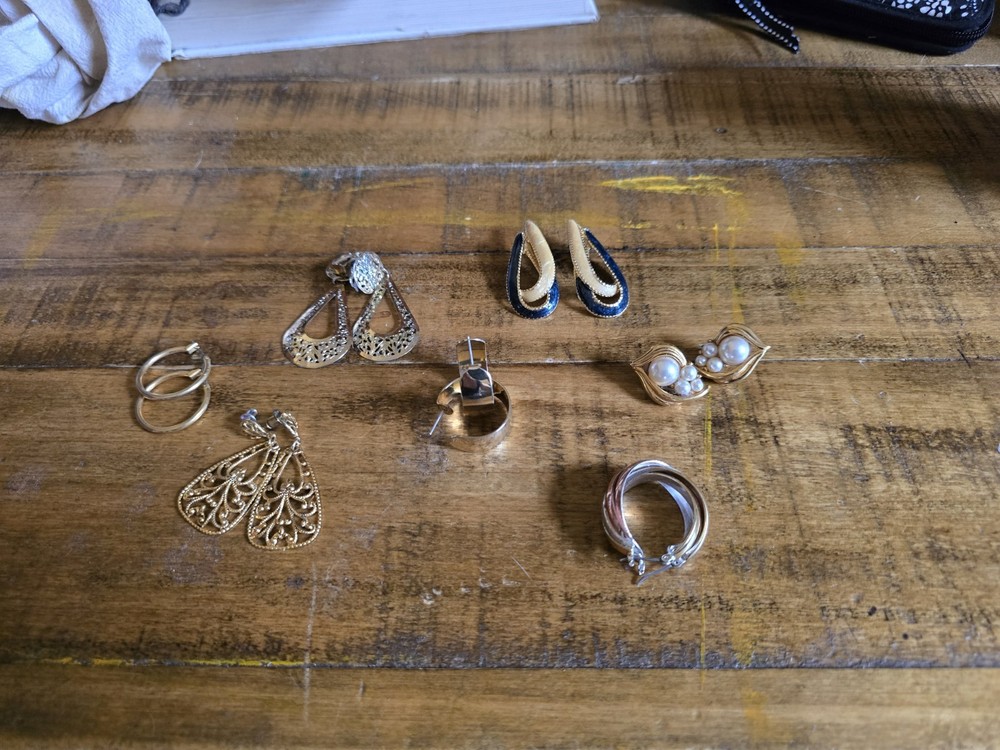 Lot Of 10 Vintage Hoop Earrings Necklace Bracelets Silver Gold Plated Gold Tone