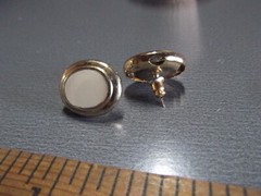 1 Pair Old .75″in Roundish Gold Tone with Tan Middle Studs