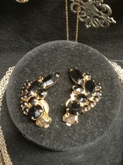 Vintage To Modern Cosrume Jewlery Lot Gold And Silver Tone Necklaces And More!