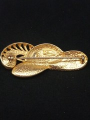 TONA 1970s RARE Matte Gold Tone DERBY DAY Hat With Feather & Faux Pearl Brooch