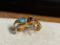17mm TINY gold tone FLY INSECT Flying BUG Pin Brooch Lapel Blue Red RHINESTONE