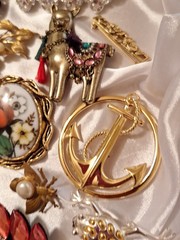 Vintage To Now Brooch Pin Lot Mixed Theme Gold-tone Silvertone Rhinestone…