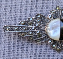 Vintage 925 Sterling Silver Marcasite Black & White Brooch Pin MOP Stone F3