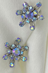 Vtg. Blue Aurora Borealis AB Rhinestone Clip-On Earrings Starburst / Snowflake