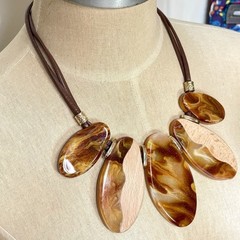 C 1946 Marbled Acrylic/Wood Ovals Faux Leather Cord Statement Gold Tone Necklace