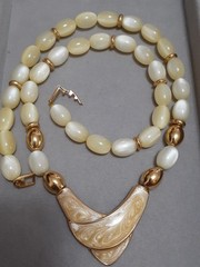 Napier champagne moonglow lucite bead necklace w/Chevron enamel pendant 24″