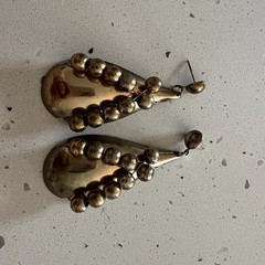 Vintage 1980s gold teardrop dangle pierced earrings gold tone statement ornate