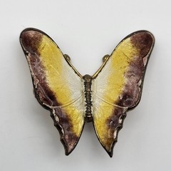 Amazing Realistic enamel Butterfly Brooch pin Estate Jewelry Insect