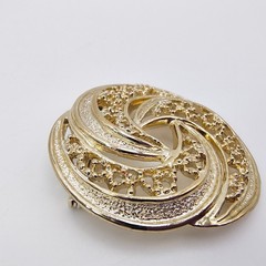 Vintage Gerry’s Openwork Swirl Brooch Gold Tone Modernist Sculptural Mob Wife