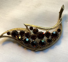 Mid Century Large Prong Set Dark Brown Faceted Crystal Brooch Pin Goldtone P87