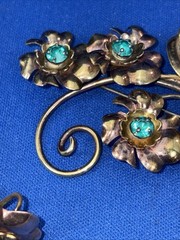 Vintage Gold & Rose Tone Flower Green Rhinestones Brooch & Earrings Set 1/20 12k