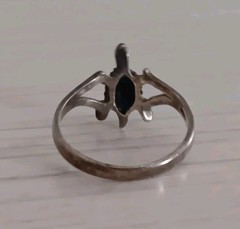 Vintage *Bent Band* Sterling Silver Onyx? Turtle Tarnished Ring Size 7.25