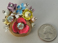 Stunning Vintage Gold tone Rhinestone w/Enamel Flowers w/Round Gold Mesh Pin