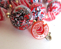 FIREWORKS! Vintage MidCentury Red Striped Spackled Plastic LUCITE BEADS NECKLACE
