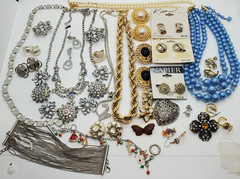 Vintage Assorted Jewelry Lot Sarah Cov Napier Anne Klein Juicy Couture Clip On