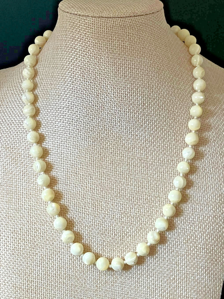 Vintage Mother of Pearl Necklace Single Strand Hand Knotted Beaded 18″