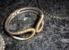 Bracelets Gold Tone & Silver Tone – VINTAGE RETRO – UNIQUE – RARE LOT OF 4