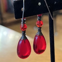 Vintage Red Glass Teardrop Cabochon & Faceted Dangle Drop Pierced Earrings