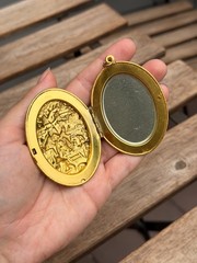 Unmarked Vintage Revlon Locket – 1500’s Village Scene Locket Pendant Goldtone