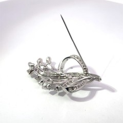 Platinum Diamond (1.75-2.00ct) Vintage Brooch Pin