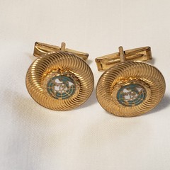 UN Blue &White Enamel Medallion Vtg Commemorative Cufflinks & Tie Bar Gold Tone