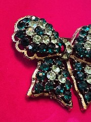 Vintage Weiss Bow Brooch Pin Green Rhinestone Irradiated