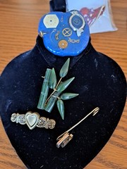 Brooches Vintage Varies Unique Designs & Styles 30 Brooches In This Grouping