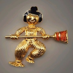 Vintage Scarecrow Halloween Brooch Scatter Pin Gold Tone Broom Orange Black Avon
