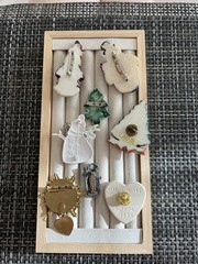 Vintage Christmas Brooch Lot 8pc Resin Metal Clay Snowman Tree Santa Heart 1990s