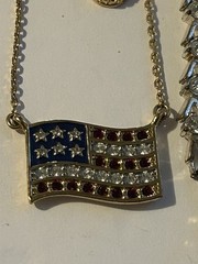 vintage 11 piece Jewelry 4 Necklace 2 Bracelet 3 Pendant 1 Brooch 1 Pin