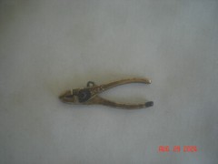 UNIQUE VERY OLD MINIATURE DIECAST WORKING PLIERS / GRIPS CHARM 1 1/8″ Hallmarked