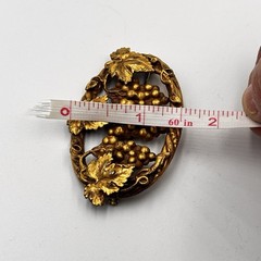 Mid Century Gold Tone Grape Cluster Brooch Pin Vineyard Leaf Vintage 40s-60s