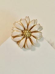 Vtg MMA Pink Enamel Flower Brooch Daisy Pave Rhinestone Metropolitan Museum Pin