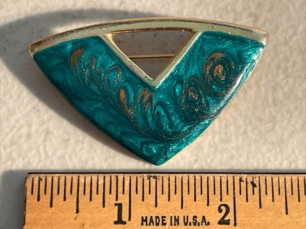 Vintage 1970s 1980s Triangle Brooch Pin Green Swirl Gold Tone Costume Jewelry